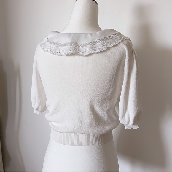 Beautiful Cute V-shaped lace neckline knitted top. Thin fabric, good for summer. - Picture 10 of 11